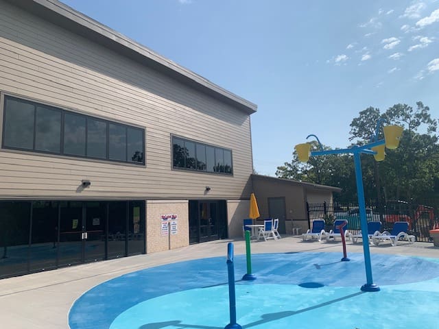 Village of Four Seasons aquatic center siding view 4